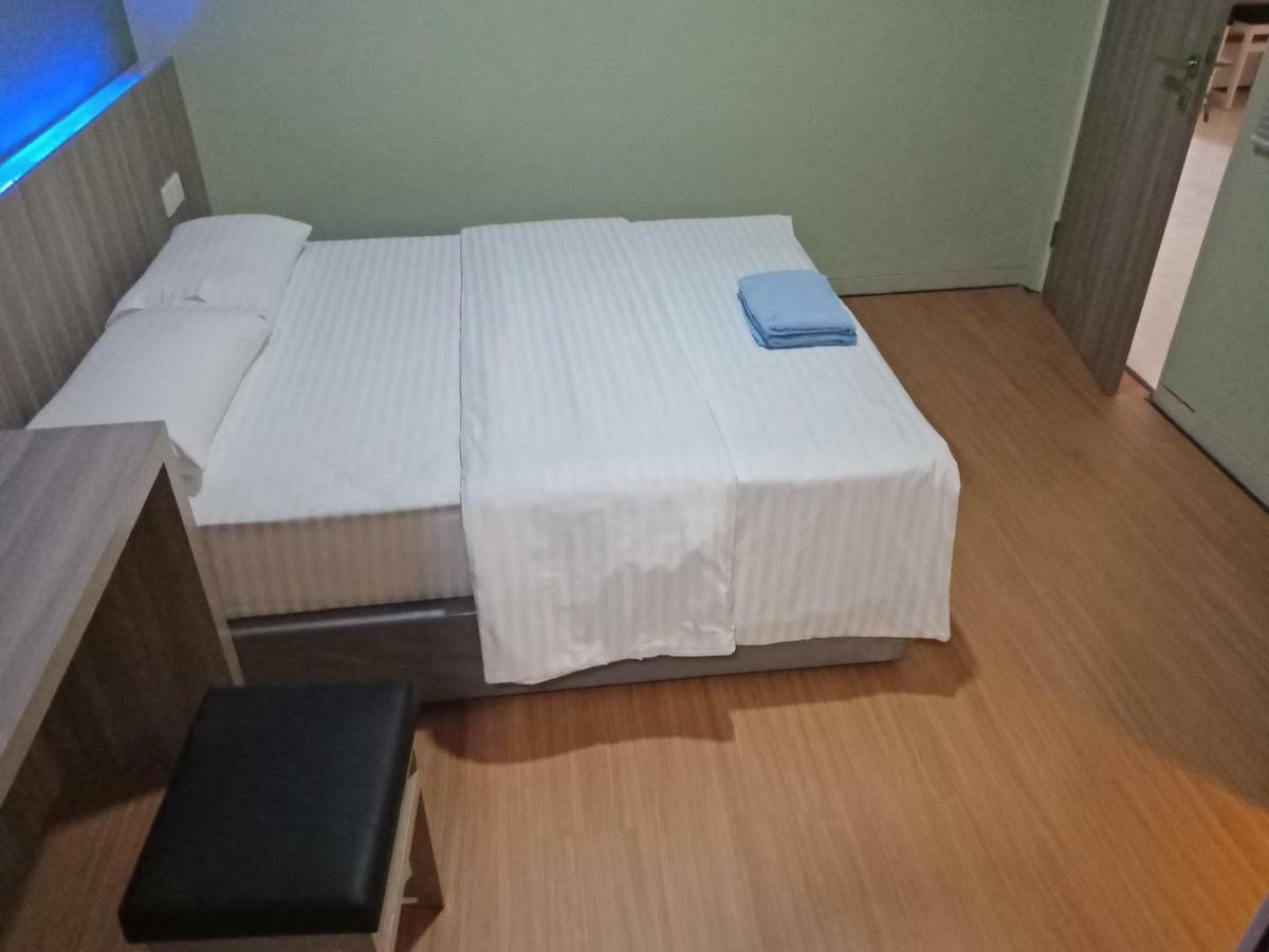 Отель Sleeprest @ Golden Prima Batam Экстерьер фото
