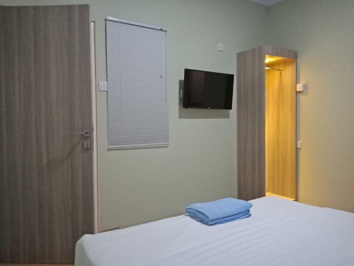 Отель Sleeprest @ Golden Prima Batam Экстерьер фото
